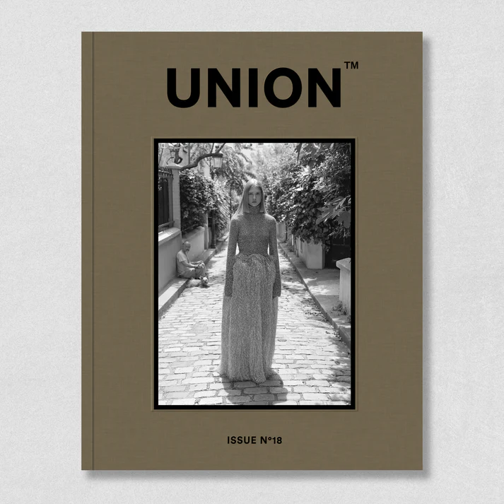 雑誌「UNION」#18の表紙画像、白いドレスを着た女性